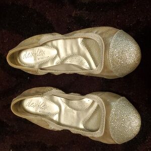 Dexflex Silver Metallic Comfort Flats, Size 8.5M